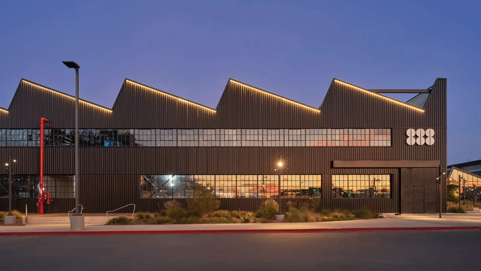 Manufacturing building with a sawtooth roof